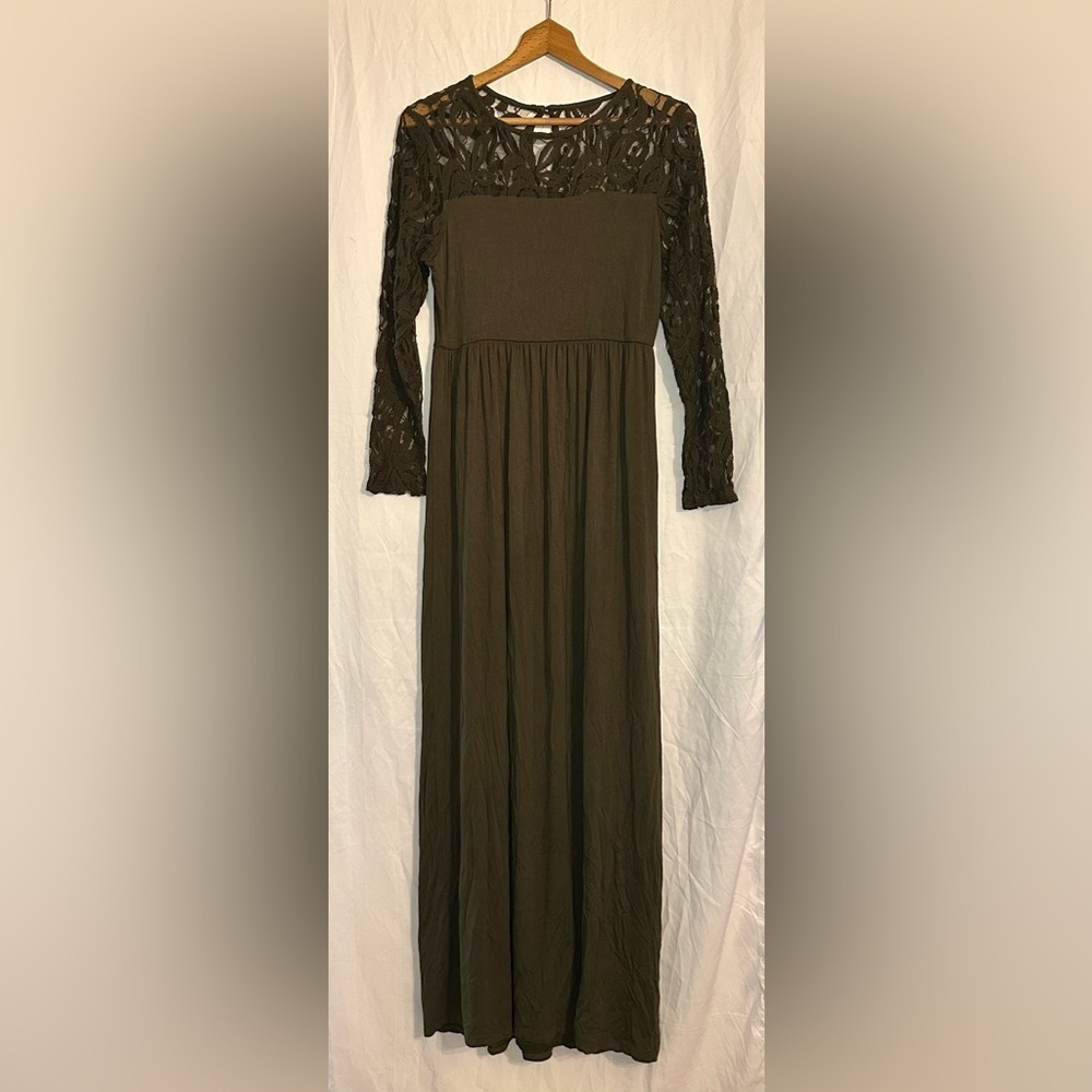 PinkBlush Women’s Long Green Dress Size Medium with Lace Arms Key Hole back